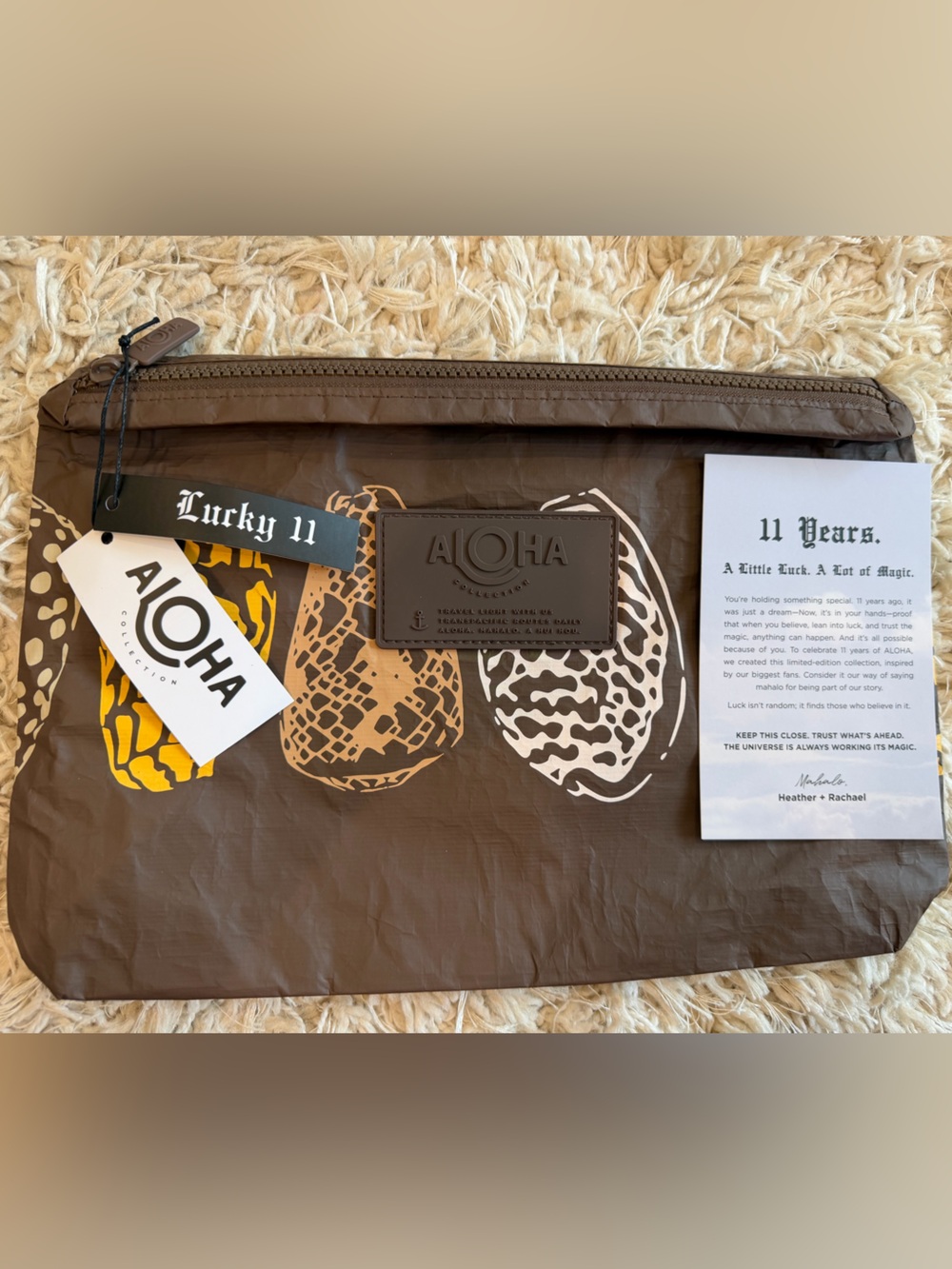ALOHA Collection | Lucky 11 | Shell Lineup | Mid Pouch - Picture 3 of 4